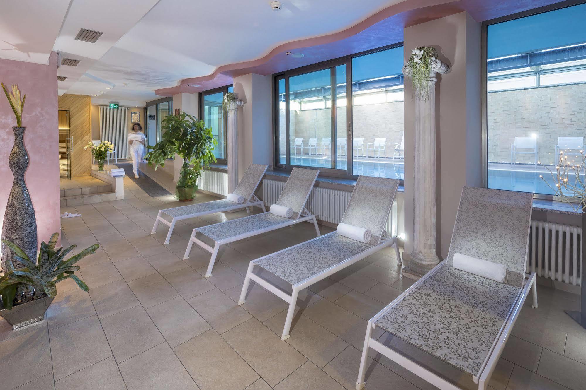Terminal Palace & Spa Rimini Ngoại thất bức ảnh
