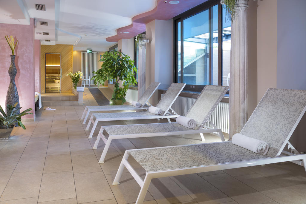 Terminal Palace & Spa Rimini Ngoại thất bức ảnh